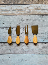Wooden Cheese Board - Pukeko + 4 piece cheese knives